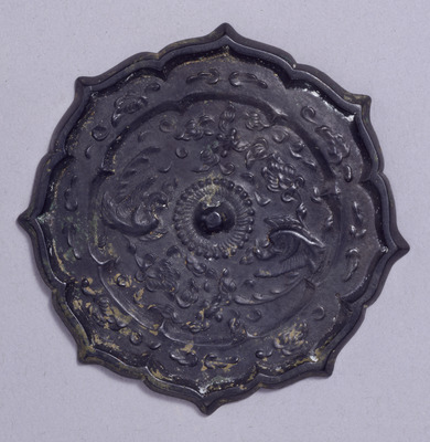 Eight-cusped Mirror with Auspicious Flowers and Birds from the Nishinoda Sutra Mound Image