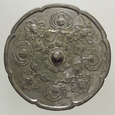 Eight-lobed Mirror with Hosoge Floral Pattern Image