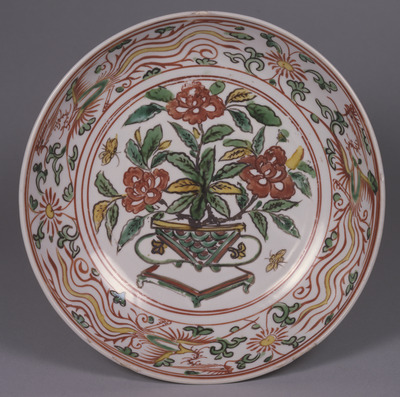 Jingdezhen Plate with Flower Basket in Overglaze Enamels Image