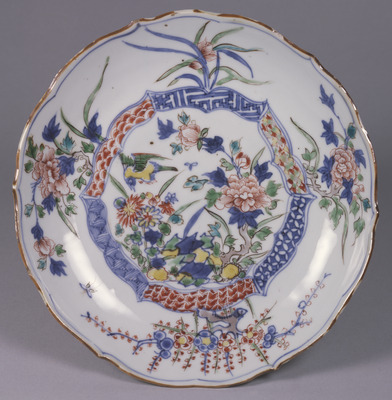 Flower-shaped Dish with Flowers and Birds in Underglaze Blue and Overglaze Enamels Image