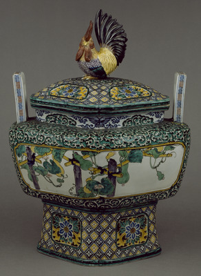 Incense Burner with Rooster-shaped Knob and Morning Glories and Gourds in Overglaze Enamels (Kutani Ware) Image