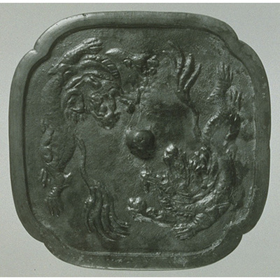 Four-lobed Square Mirror with Coiled Dragons Image