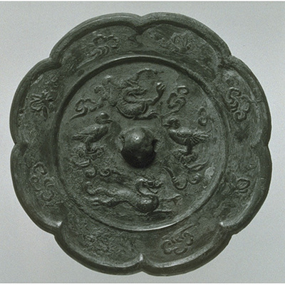 Eight-lobed Mirror with a Pair of Birds and Auspicious Animals Image