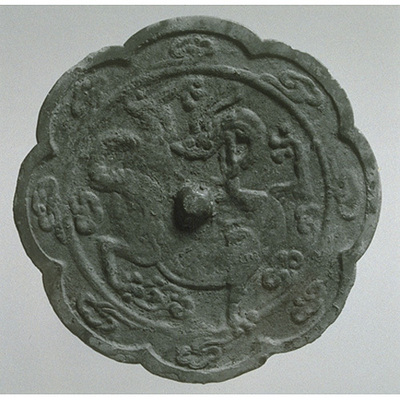 Eight-lobed Mirror with Coiled Dragons Image