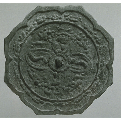 Eight-cusped Mirror with Birds and Auspicious Flowers Image