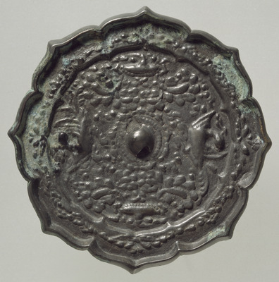 Eight-cusped Mirror with Bird and Auspicious Flower Design Image