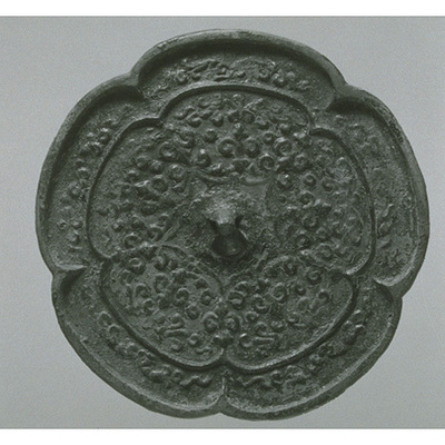 Five-lobed Mirror with Auspicious Flowers Image