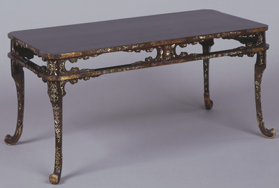 Table with Hosoge Floral Pattern in Makie and Mother-of-Pearl Inlay Image