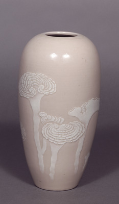 White Porcelain (Tairei-ji) Vase with Bracket Fungi Image