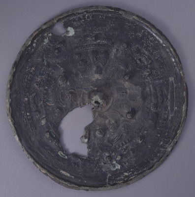 Mirror with Triangular Rim, Animals in Band, and Three Gods and Three Animals Image