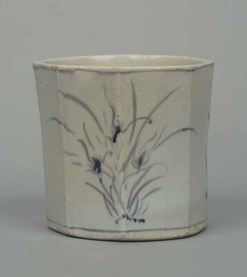 Octagonal Brush Holder with Flowering Plants in Underglaze Blue Image