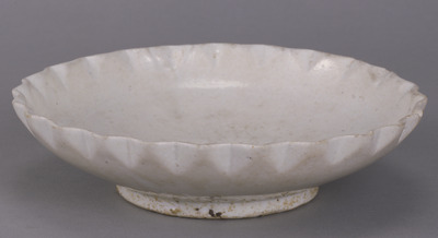 Porcelain Flower-shaped Dish Image