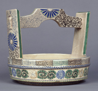 Hozan Handled Dish with Chrysanthemums and Arabesque in Overglaze Enamels Image