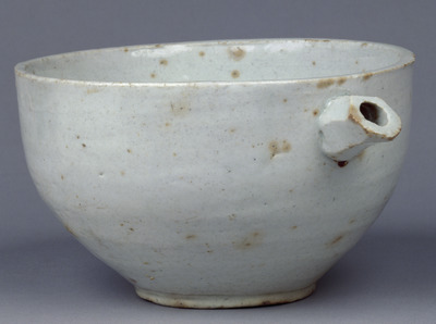 Spouted Bowl Image