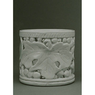 Porcelain Brush Holder with Openwork Design of Grape Vines Image