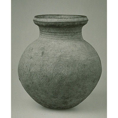 Jar in Gray Earthenware Image