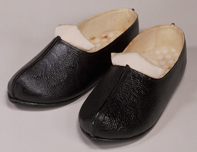 Uhiri (Shoes) Image