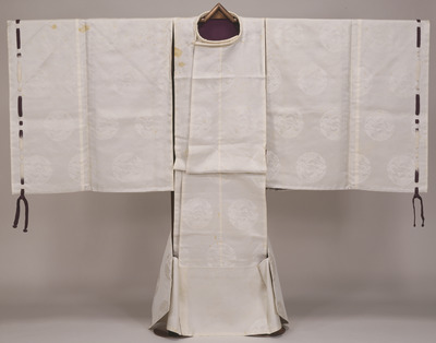 Ko-noshi (Informal Robe) with Clouds and Cranes in Roundels Image