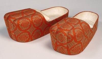 Three-Lobed Shoes with Korai Design on Red Ground Image