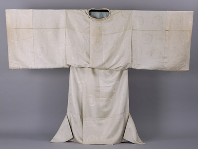 Winter Noshi (Informal Court Robe) of Prince Yorihito with Chrysanthemum Roundels on White Aya (Twil Image