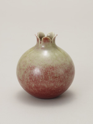 Pomegranate-shaped Jar in Peach Blossom Red Glaze Image