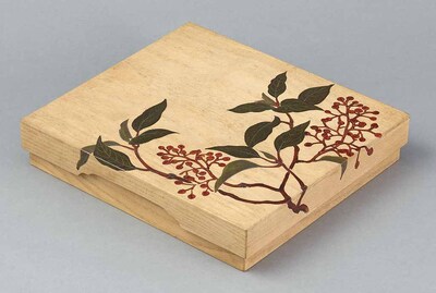 Box for Poem Cards with Coralberry in Color-Lacquer-Powder Makie Image