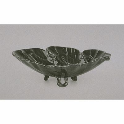 Purple Cochin-China Dish in Paper Mulberry Leaf Shape Image