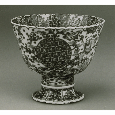 Footed Bowl with Chinese Children and Treasures in Blue and White Xiangrui (Shonzui) Style Image