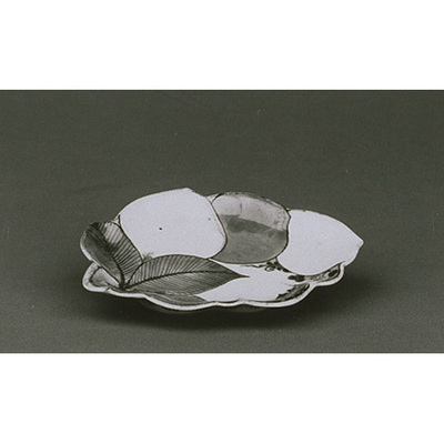 Small Dish with Peaches in Underglaze Blue (Imari Ware) Image