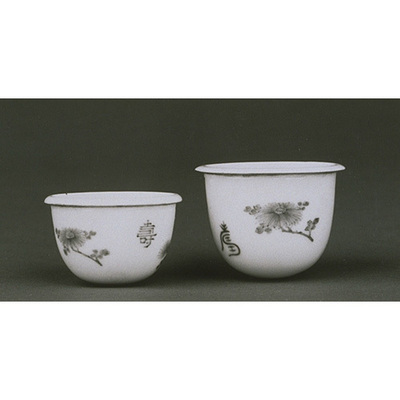 Bird-Feeding Receptacles with Chrysanthemums and the Character "Ju" (Longevity) in Underglaze Blue (Imari Ware) Image