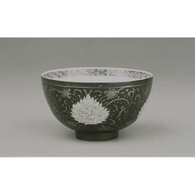 Tea Bowl with Flowers in Underglaze Blue and Overglaze Enamels Image