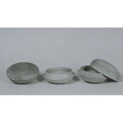 Sue Dishes with Lids Image