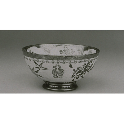 Bowl with Motif from Urashima Taro, Flowers, and Birds in Gold and Overglaze Enamels (Kutani Ware) Image