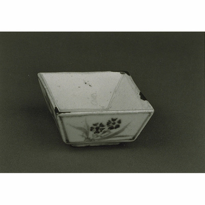 Square Dish with the Character "Fuku" (Fortune) and Flowering Plants Image