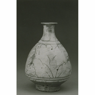 Vase with Engraved Leaves and White Slip Brushmark in Horimishima Style (Punch'ong Ware) Image