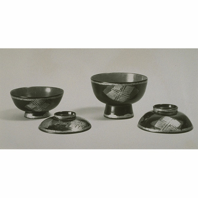 Nested Bowls with Chrysanthemums in Lacquer Paint Image