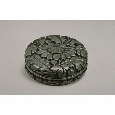 Incense Container with Chrysanthemums Carved in Red Lacquer Image