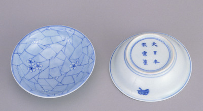 Small Dish with Ice and Plum Blossoms in Underglaze Blue (Eiraku Zengoro Ceramic Ware from the Konoike Family) Image