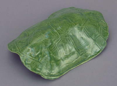 Tortoise Shell-shaped Sake Cup in Green Cochin-China Glaze with Pines in Gold Paint (Eiraku Zengoro Ceramic Ware from the Konoike Family) Image