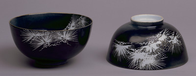 Serving Bowls with Ink-Sprayed Pines in Green (Eiraku Zengoro Ceramic Ware from the Konoike Family) Image