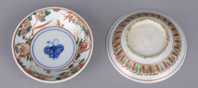 Small Dishes with Flowering Plants and Butterflies in Polychrome Overglaze Enamels and Underglaze Blue (Eiraku Zengoro Ceramic Ware from the Konoike Family) Image