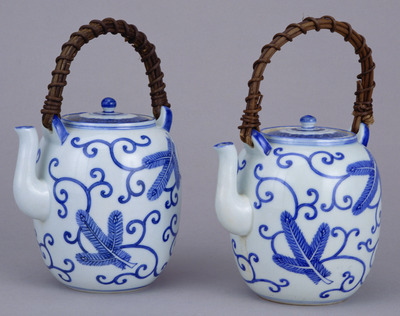 Tea Pots with Pines and Arabesques in Underglaze Blue (Eiraku Zengoro Ceramic Ware from the Konoike Family) Image