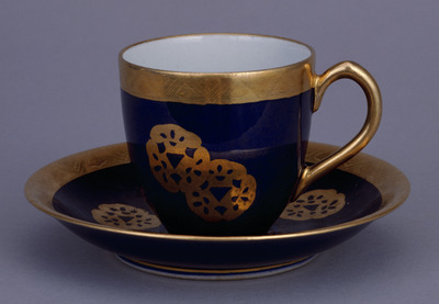 Coffee Cup and Saucer Sets with Scattered Pine Crests in Gold on Azure Ground (Eiraku Zengoro Ceramic Ware from the Konoike Family) Image