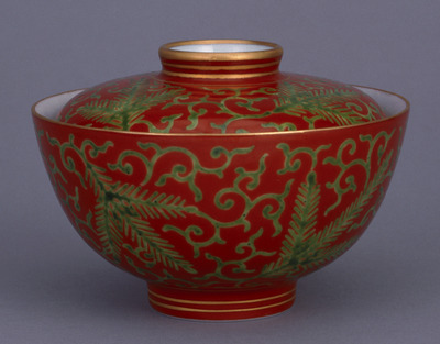 Lidded Bowls with Pines and Arabesques in Green on Red Ground (Eiraku Zengoro Ceramic Ware from the Konoike Family) Image