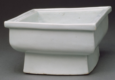 Porcelain Square Dish with Foot Image