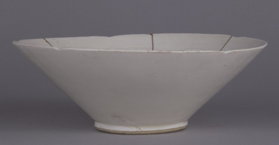 Flower-shaped Bowl with Impressed Peony Design Image