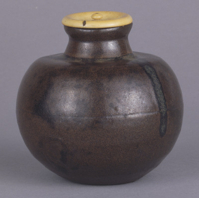 Round Jar-shaped Tea Caddy with Brown Glaze (Named "Yoro") Image