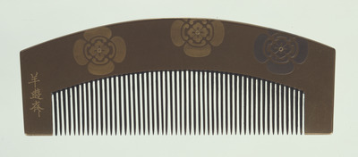 Comb with Scattered Kika Crests in Makie Image