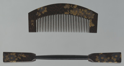 Comb and Ornamental Hairpin with Chrysanthemums in Makie Image