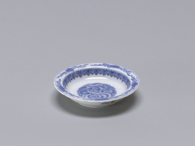 Small Lobed Dish with Waves, Seaweed, and Shells in Underglaze Blue Image